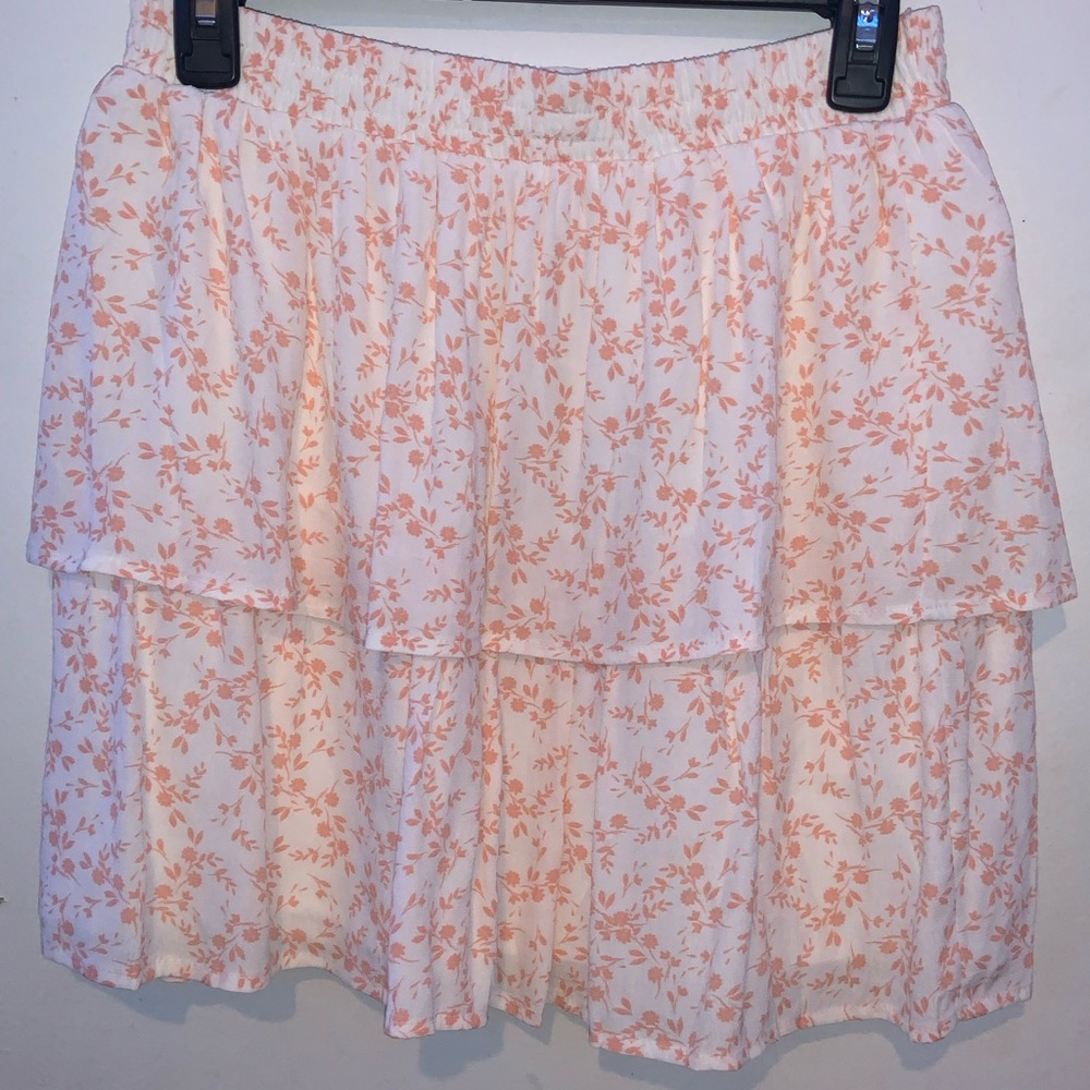Floral short skirt : length 16in size medium